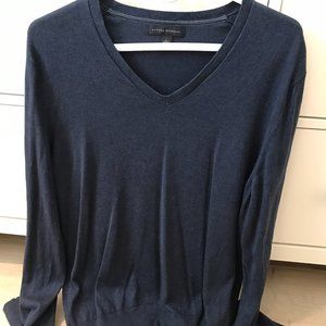 Banana Republic Navy V-neck Sweater L